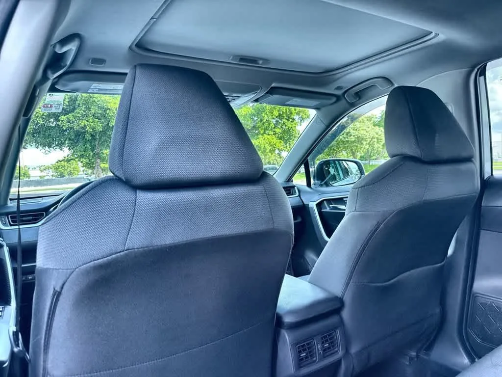2025 Toyota RAV4 XLE photo 23