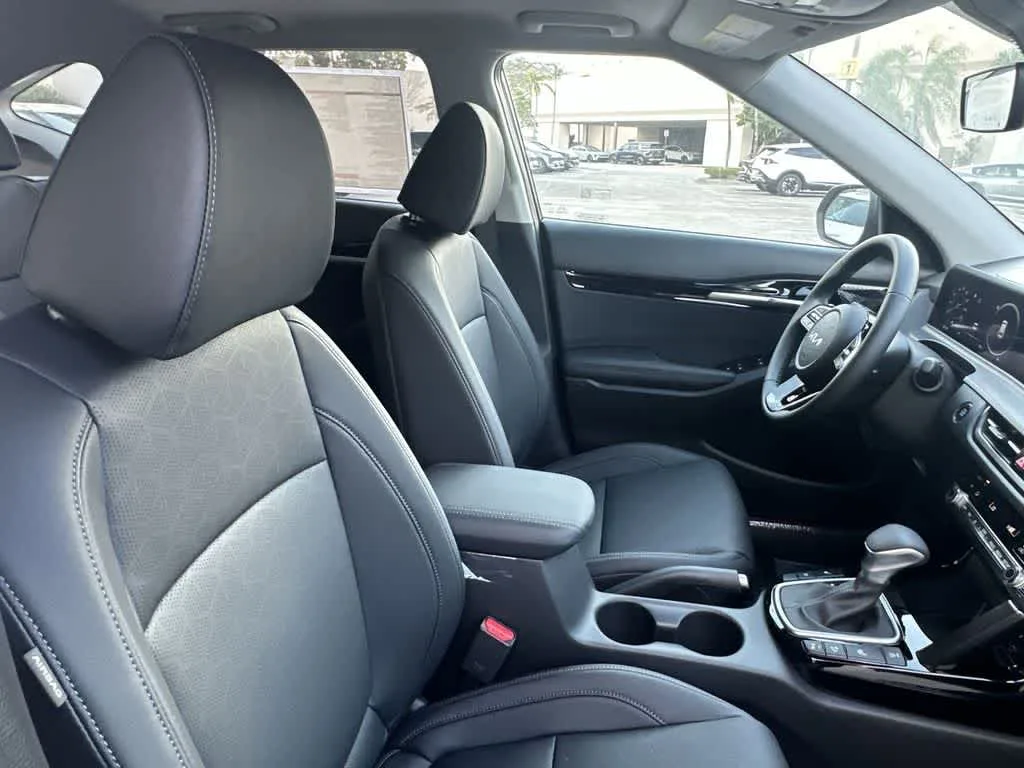 2026 Kia Seltos EX photo 27