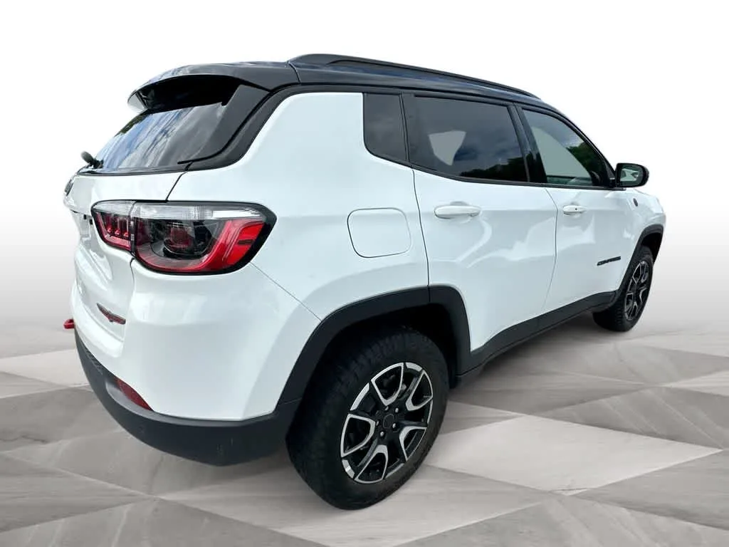 2025 Jeep Compass Trailhawk photo 8