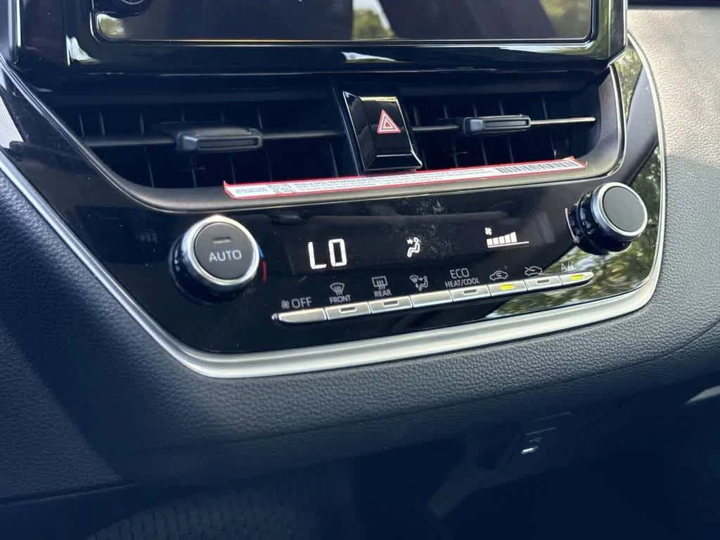 2025 Toyota Corolla LE photo 20