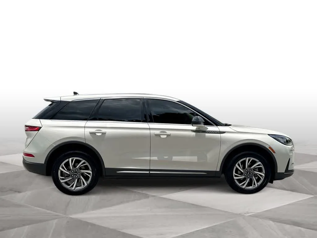 2023 Lincoln Corsair Standard photo 9