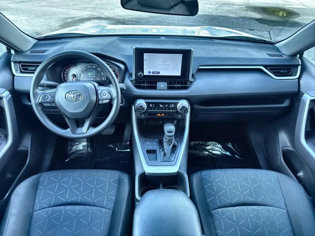 2025 Toyota RAV4 XLE photo 24