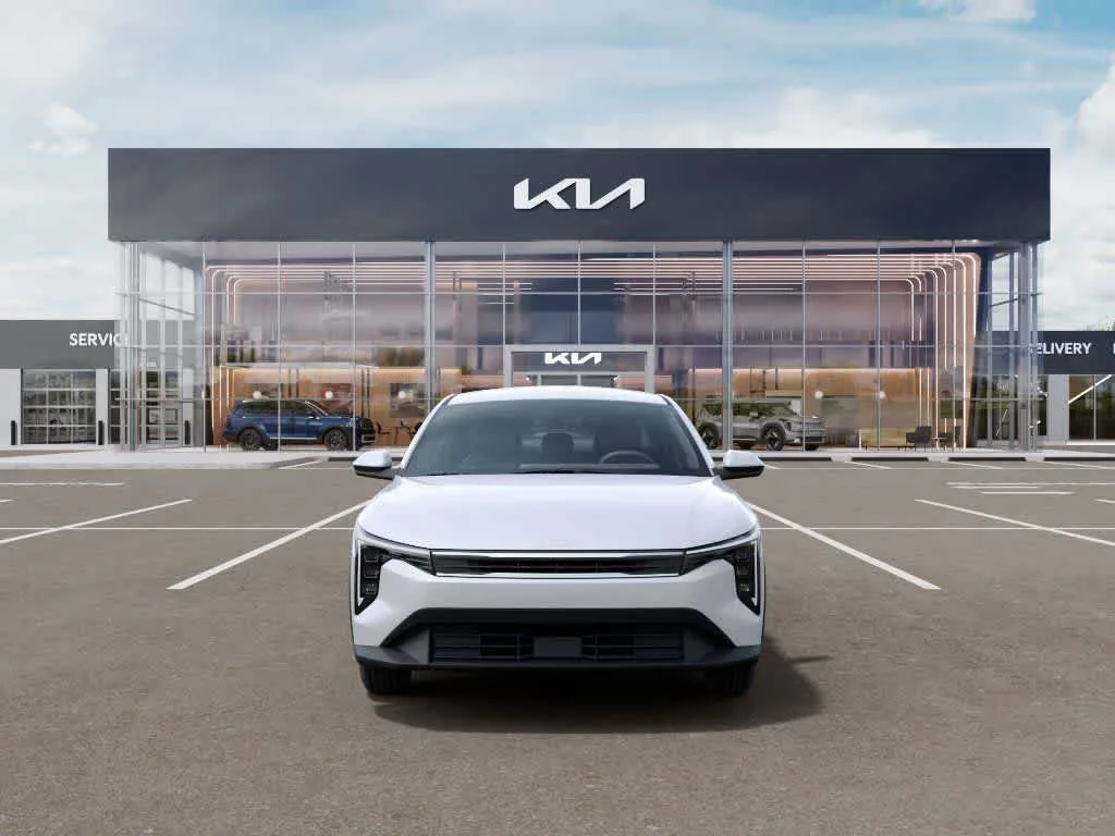 2026 Kia K4 LXS photo 2