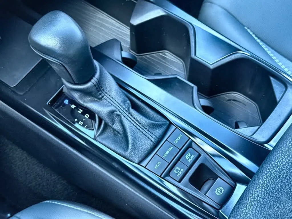 2025 Toyota Camry SE photo 21