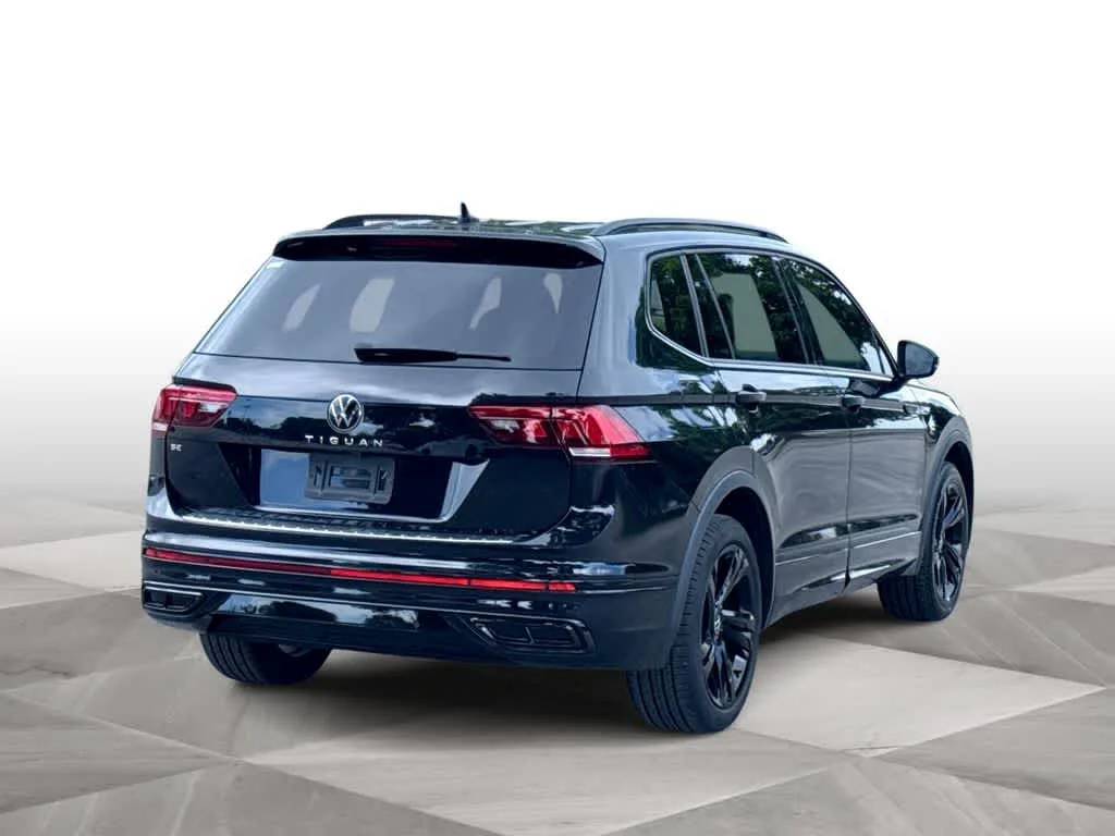 2024 Volkswagen Tiguan SE R-Line Black photo 8
