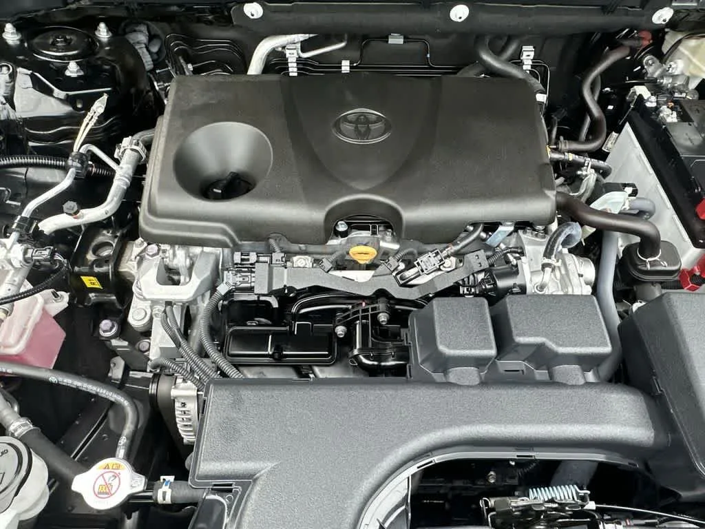 2024 Toyota RAV4 XLE photo 19