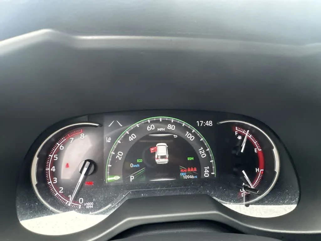 2024 Toyota RAV4 XLE photo 23