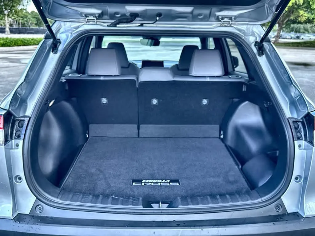 2025 Toyota Corolla Cross Hybrid SE photo 25