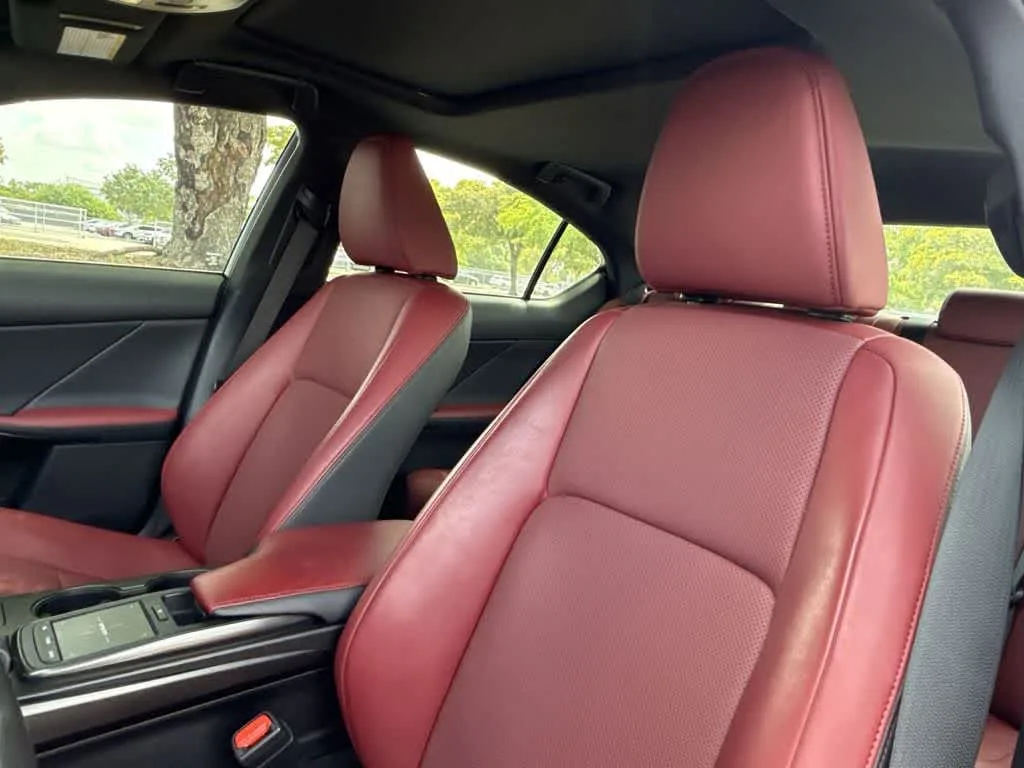 2023 Lexus IS 300 photo 14