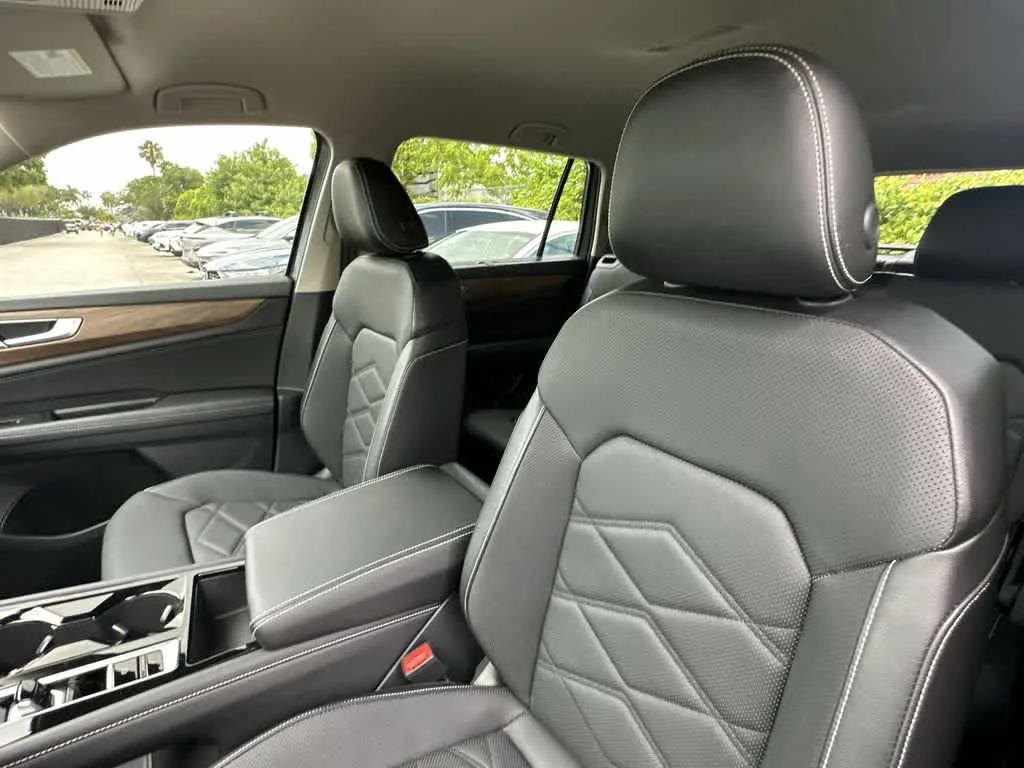 2024 Volkswagen Atlas 2.0T SE w/Technology photo 21