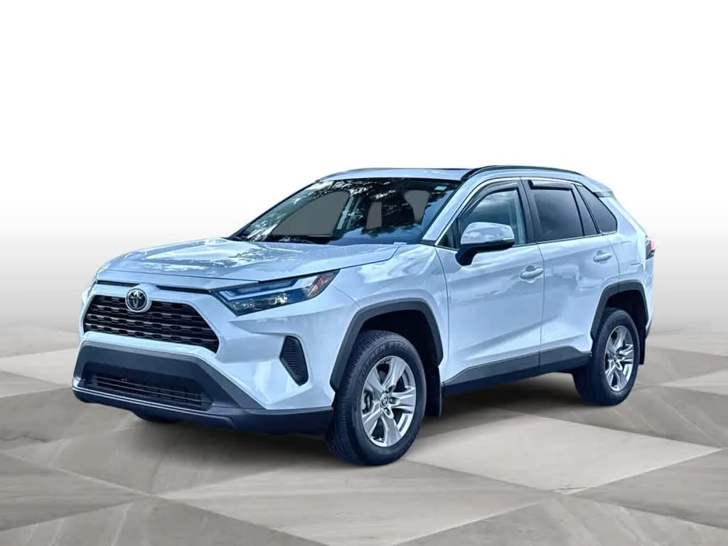 2025 Toyota RAV4 XLE photo 4