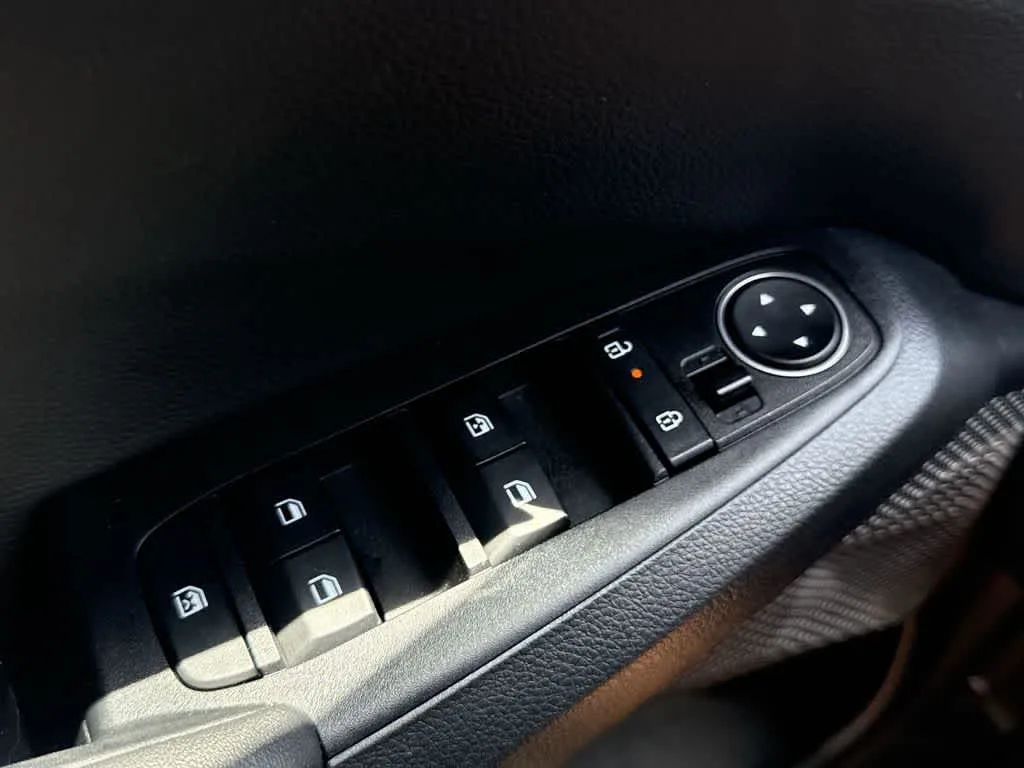 2026 Kia Seltos EX photo 28