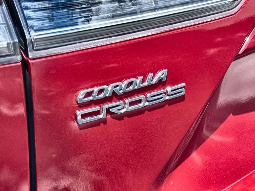 2023 Toyota Corolla Cross XLE photo 10
