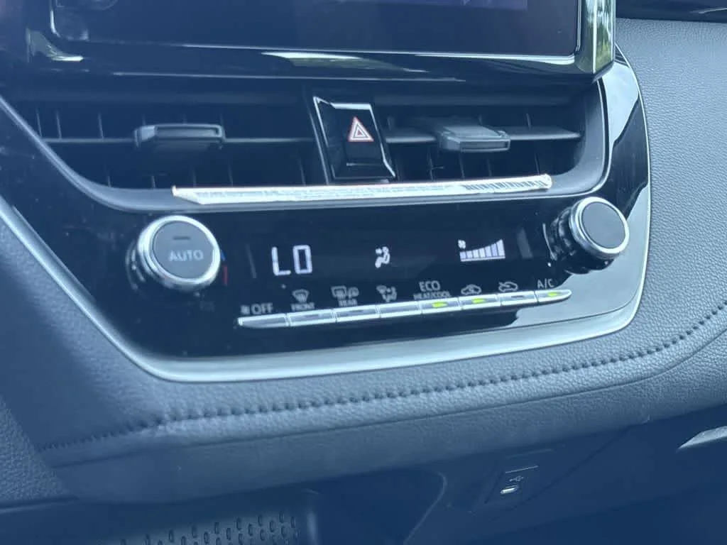 2024 Toyota Corolla Hybrid SE photo 20