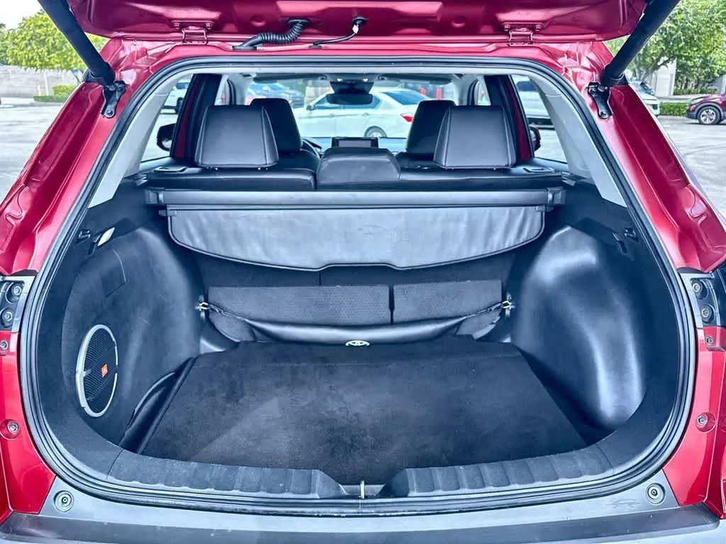 2023 Toyota Corolla Cross XLE photo 25