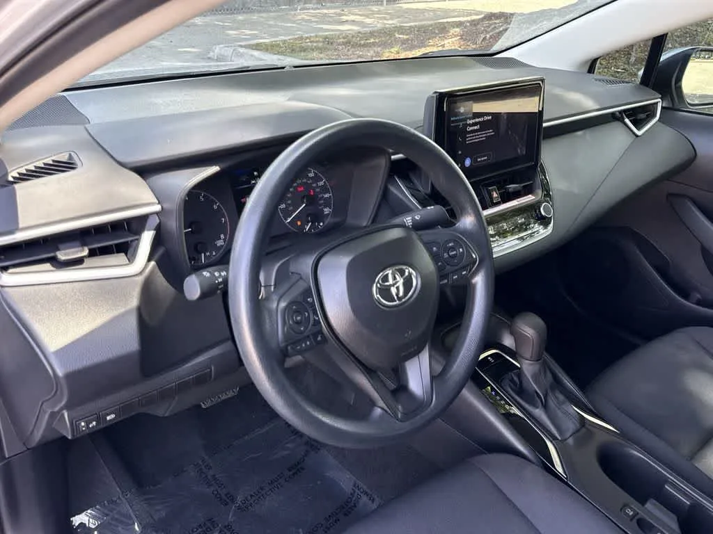 2025 Toyota Corolla LE photo 13