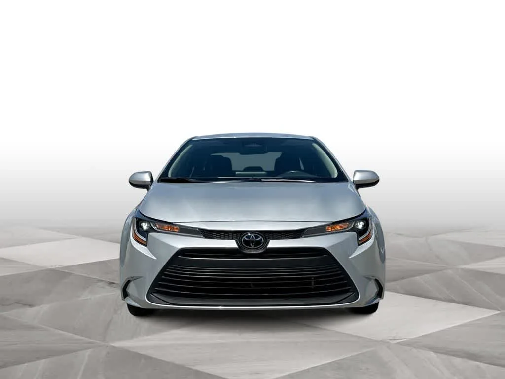 2025 Toyota Corolla LE photo 3