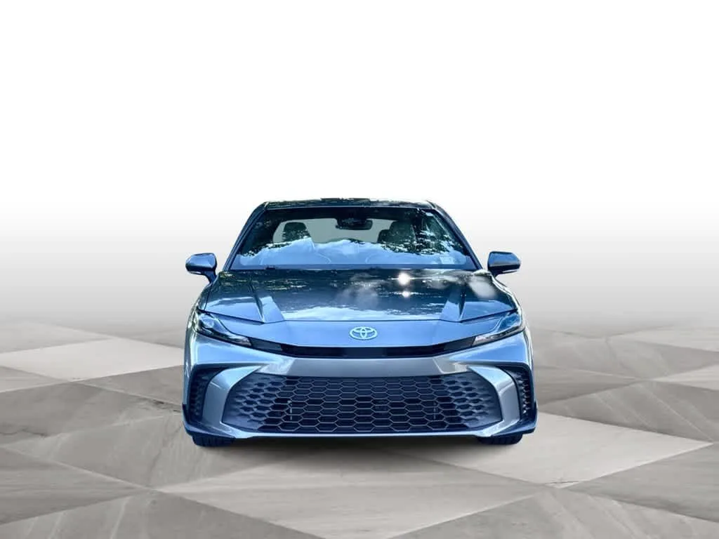 2025 Toyota Camry SE photo 3