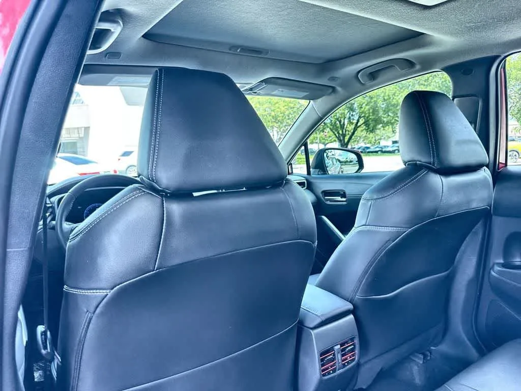 2023 Toyota Corolla Cross XLE photo 23