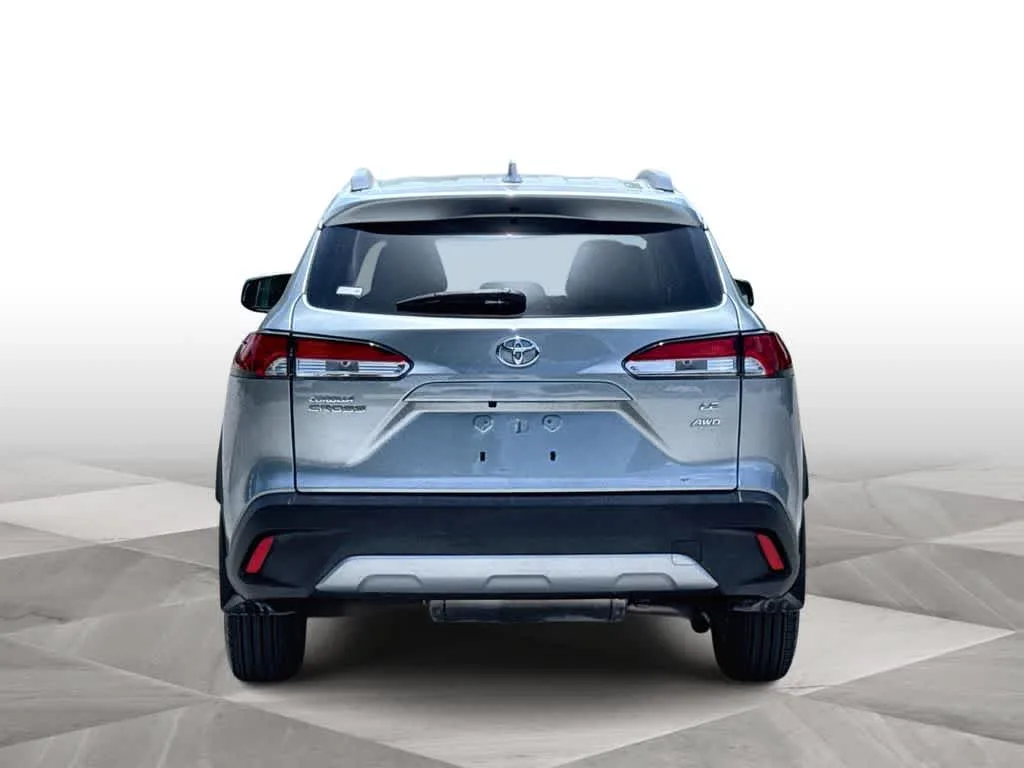 2024 Toyota Corolla Cross LE photo 7