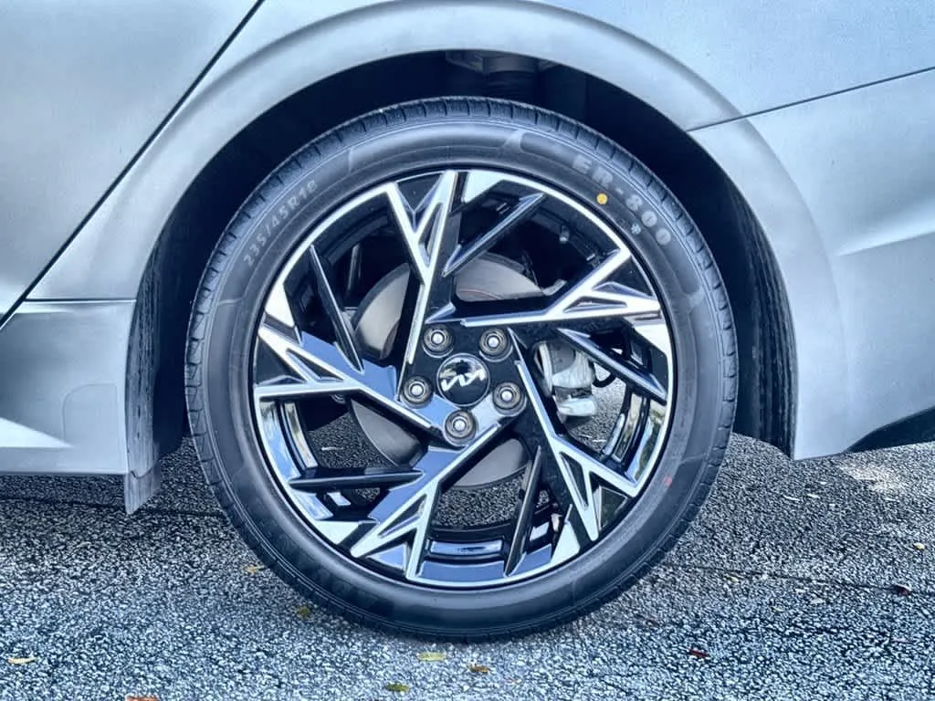 2025 Kia K5 GT-Line photo 11