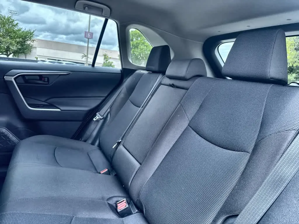 2024 Toyota RAV4 Hybrid LE photo 22