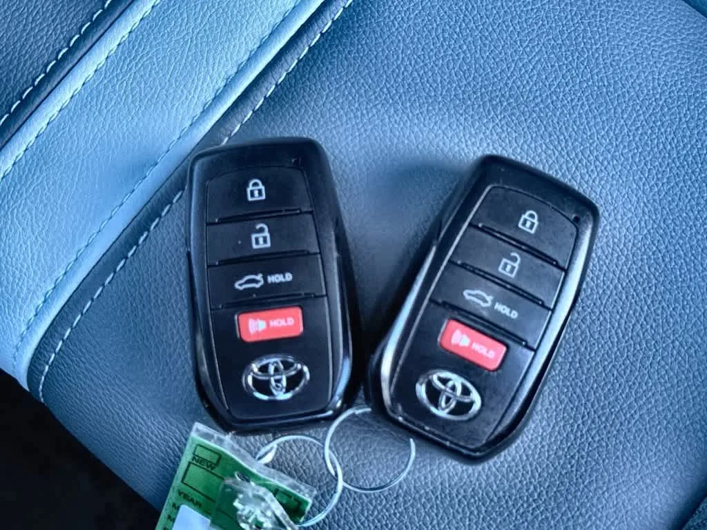 2025 Toyota Camry SE photo 28