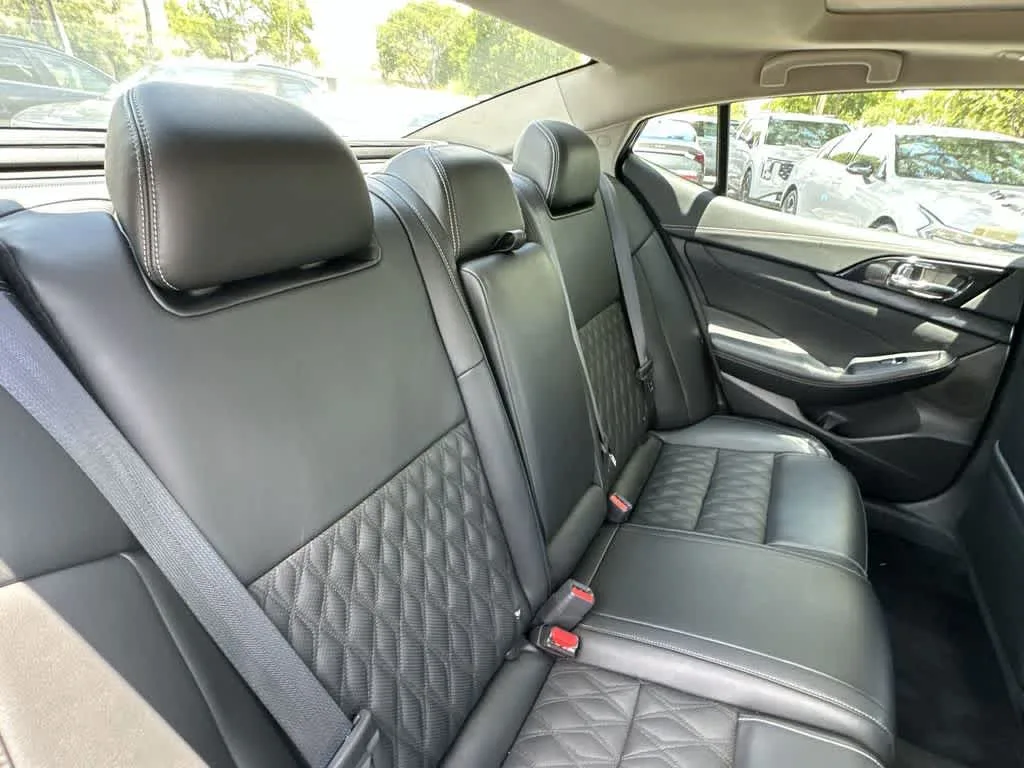 2023 Nissan Maxima Platinum photo 14