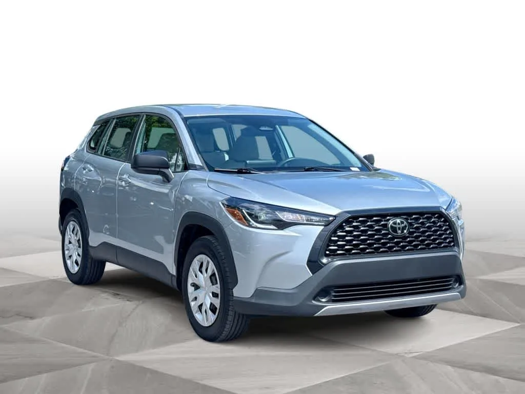 2023 Toyota Corolla Cross L photo 2