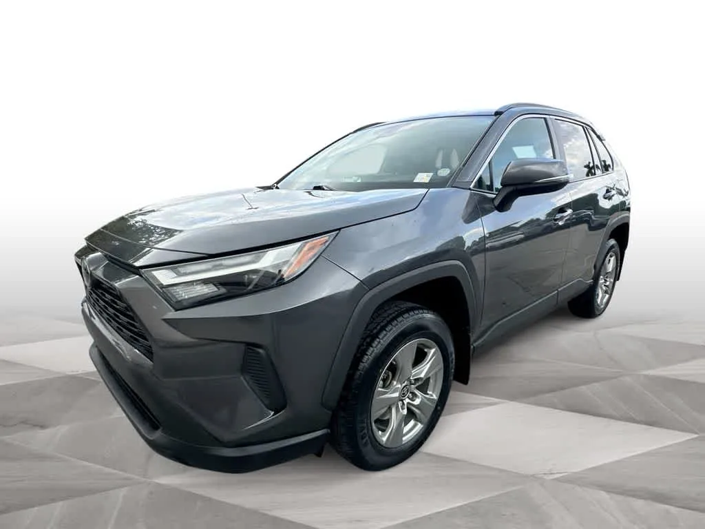 2024 Toyota RAV4 XLE photo 4