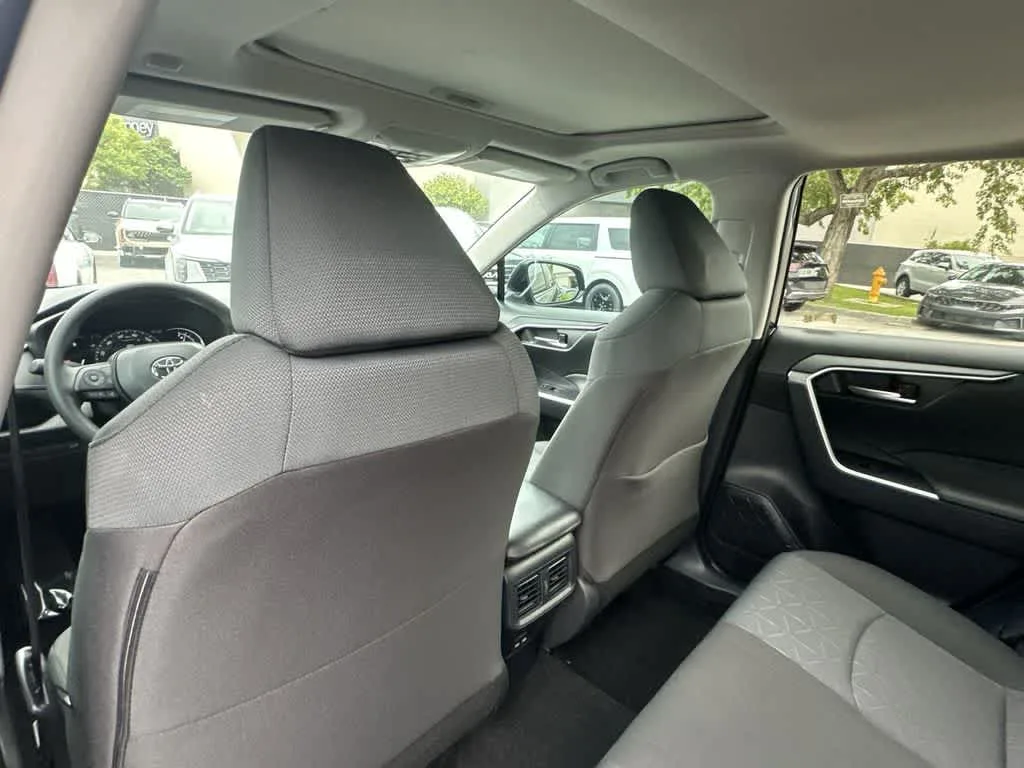2024 Toyota RAV4 XLE photo 16