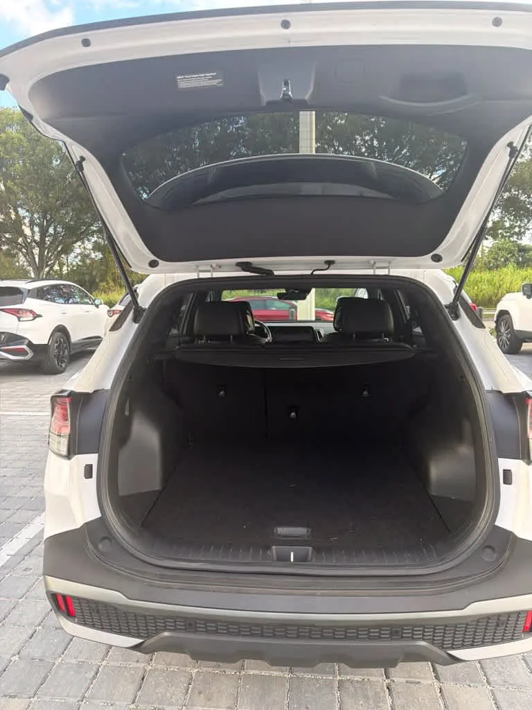 2023 Kia Sportage X-Line photo 3