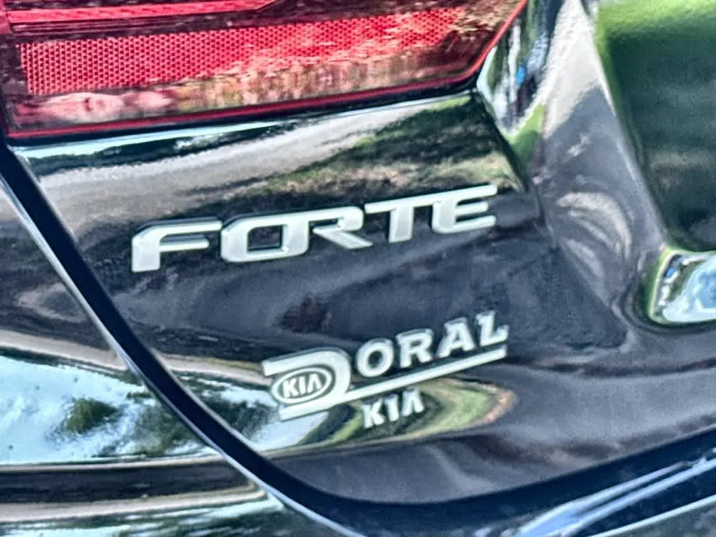 2023 Kia Forte GT-Line photo 10