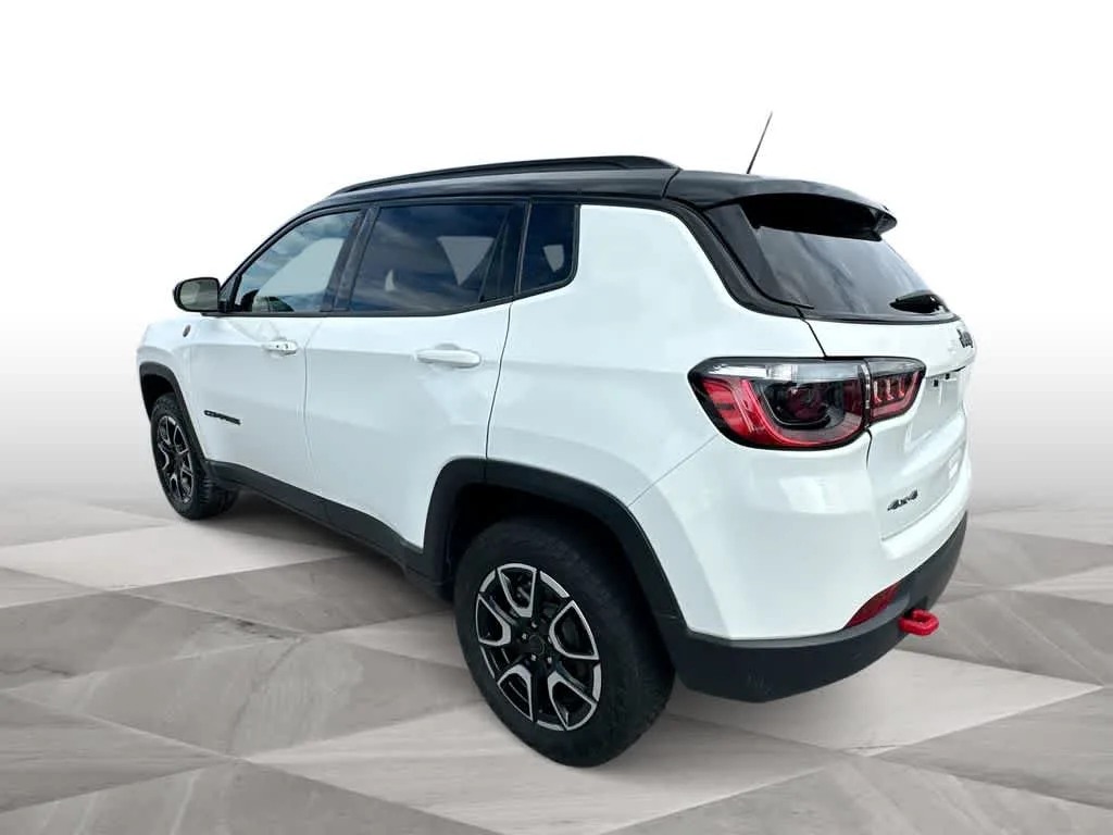 2025 Jeep Compass Trailhawk photo 6