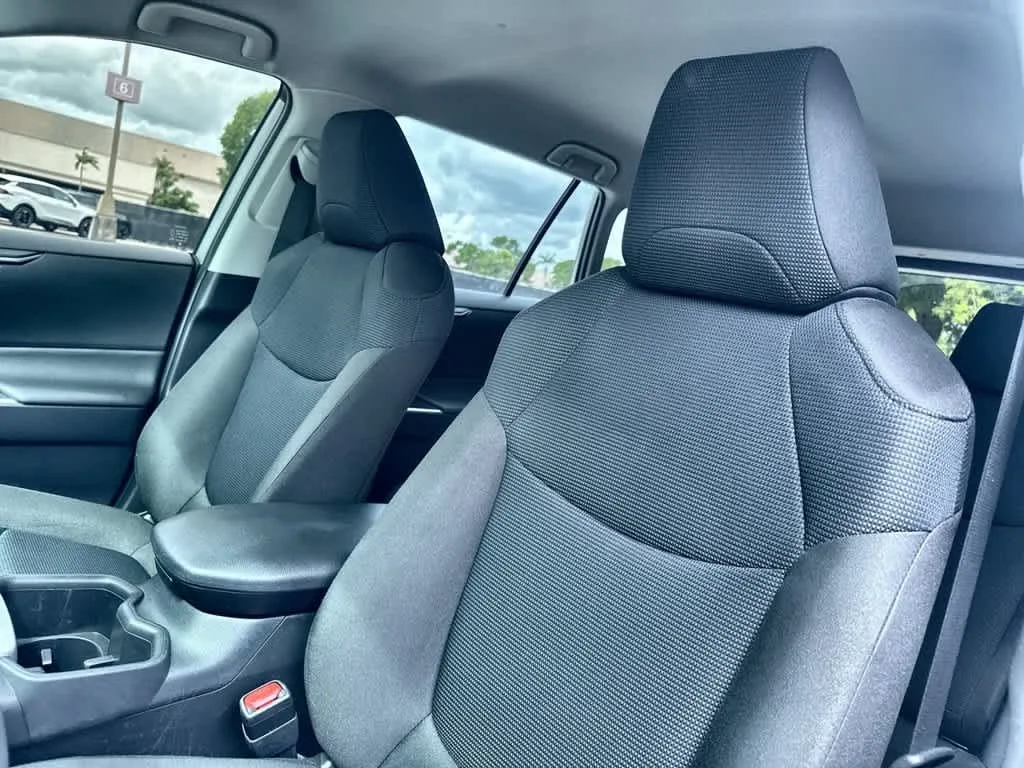 2024 Toyota RAV4 Hybrid LE photo 14