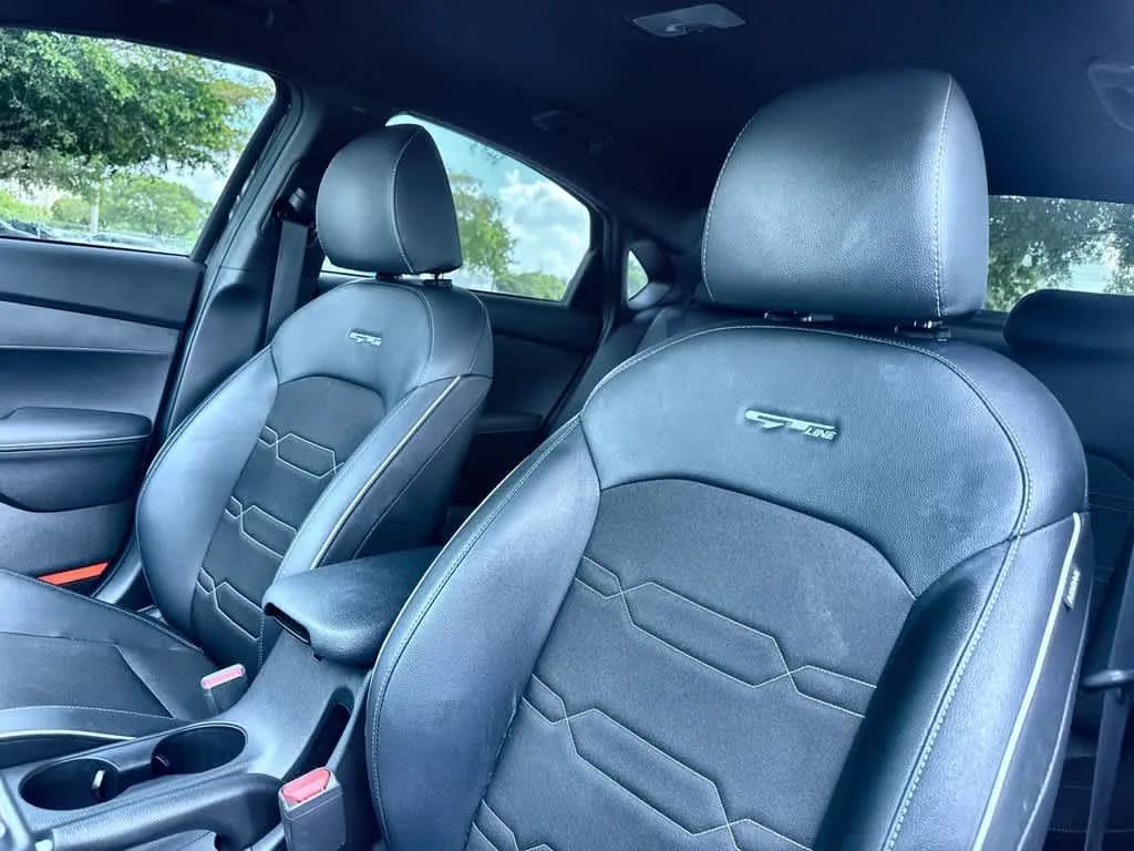 2023 Kia Forte GT-Line photo 14