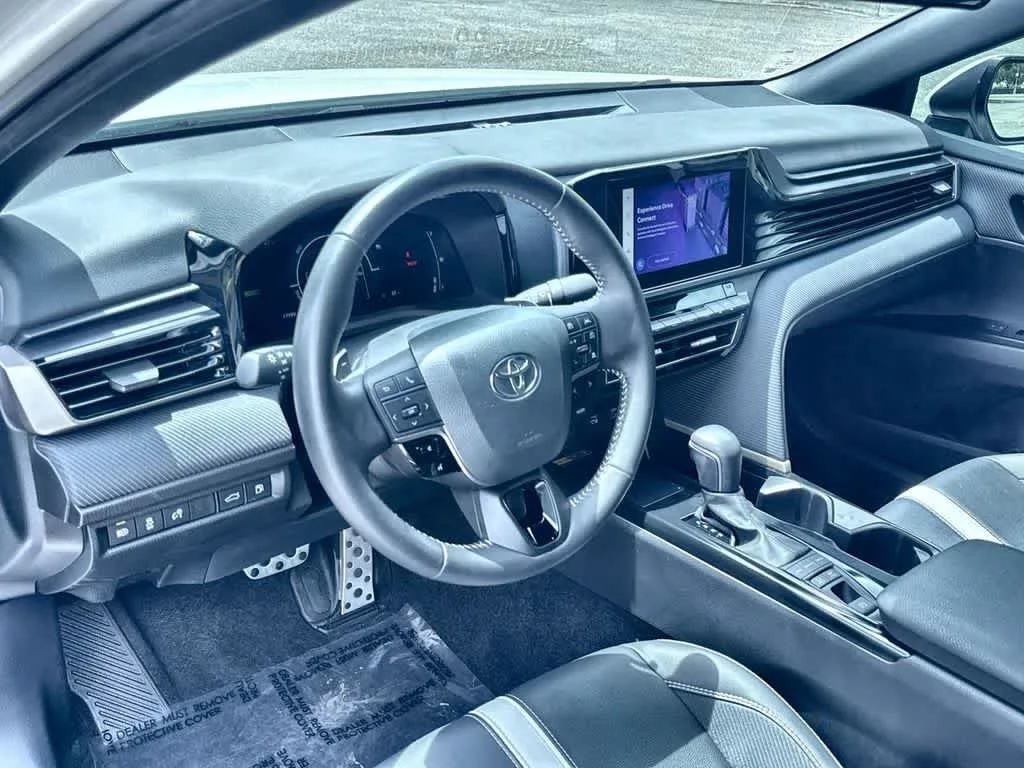 2025 Toyota Camry SE photo 13