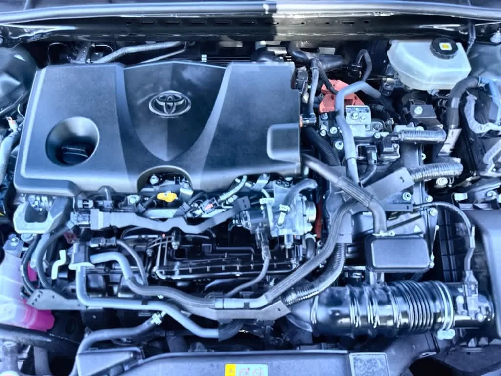 2025 Toyota Camry SE photo 12