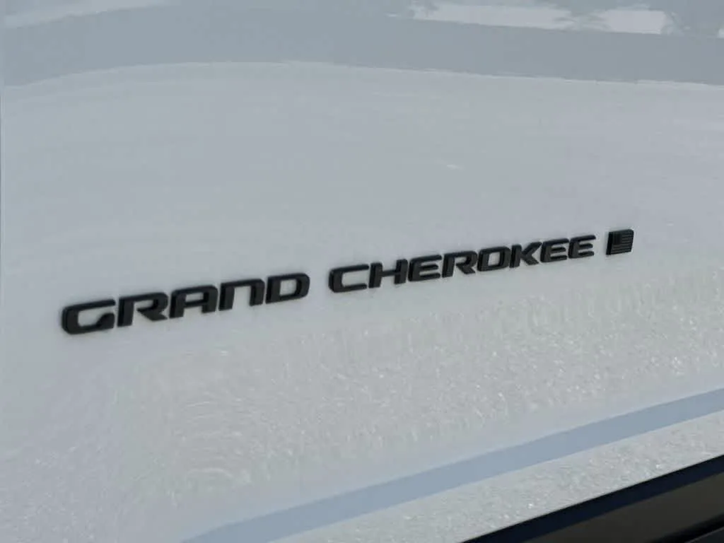 2024 Jeep Grand Cherokee L Altitude photo 9