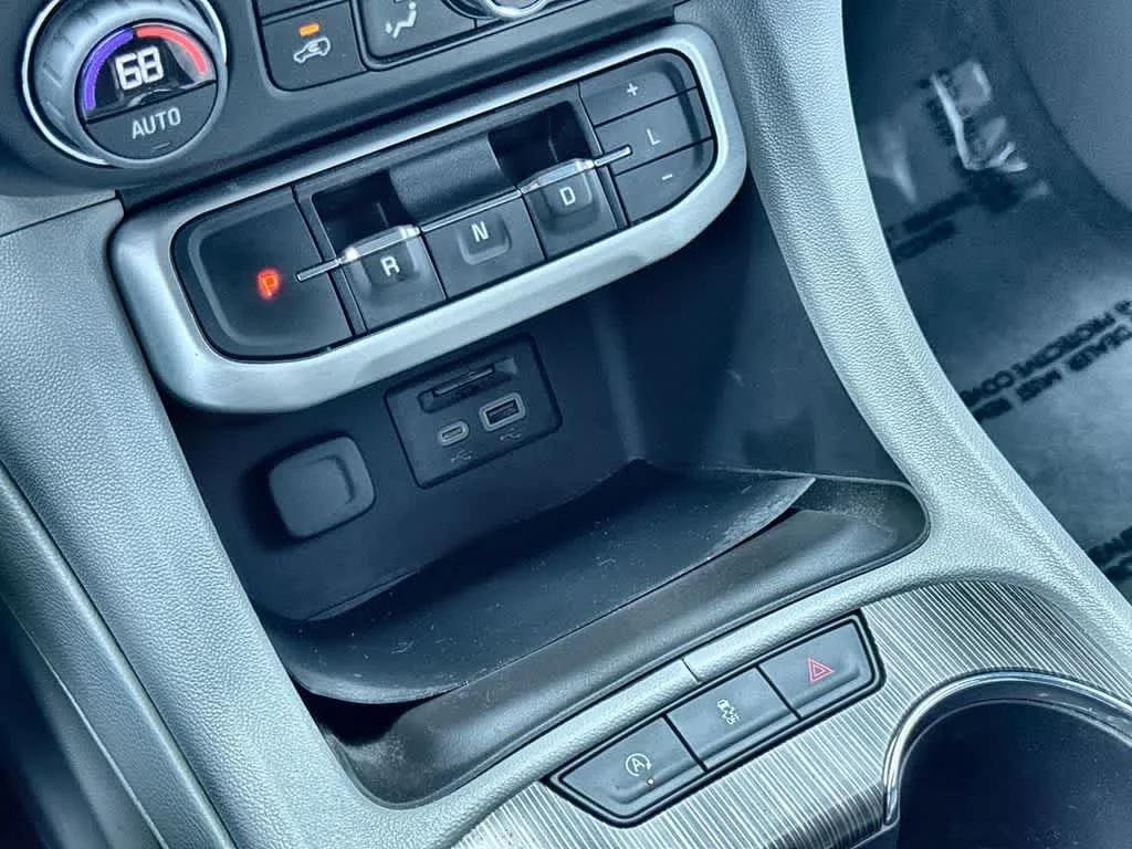 2023 GMC Acadia SLT photo 21