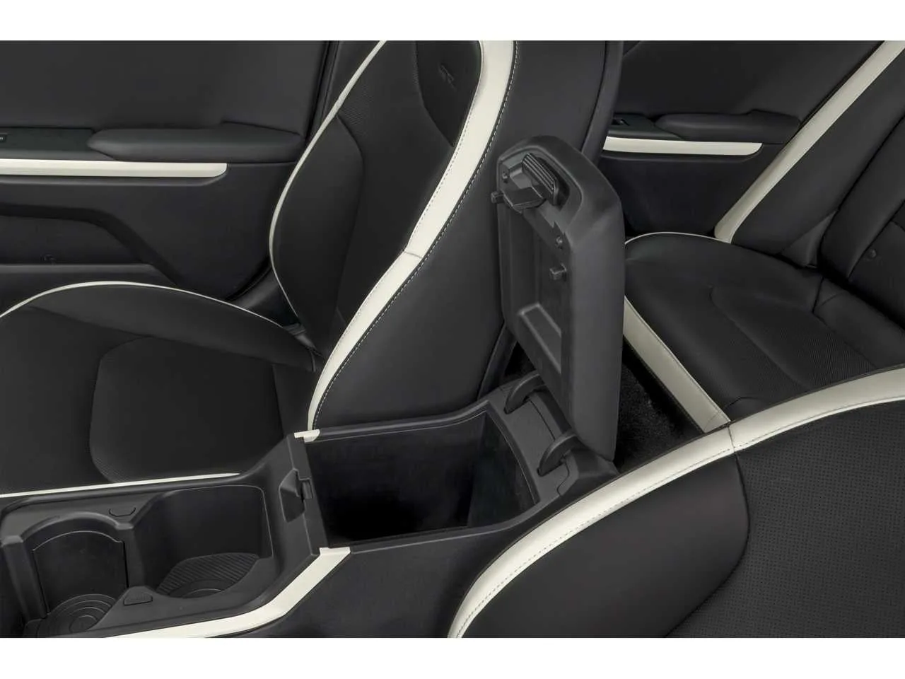2025 Kia K4 GT-Line Turbo photo 10