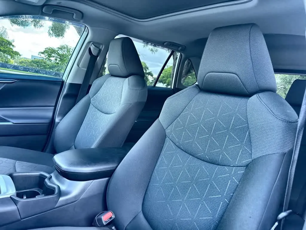 2025 Toyota RAV4 XLE photo 14