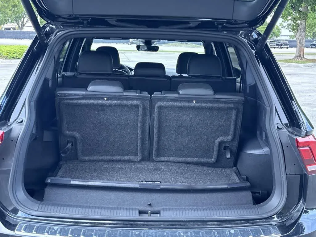 2024 Volkswagen Tiguan SE R-Line Black photo 25