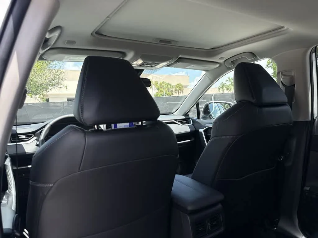 2025 Toyota RAV4 XLE Premium photo 23