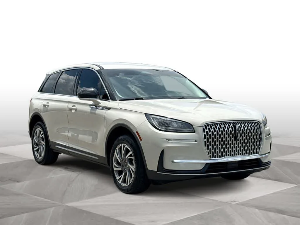 2023 Lincoln Corsair Standard photo 2