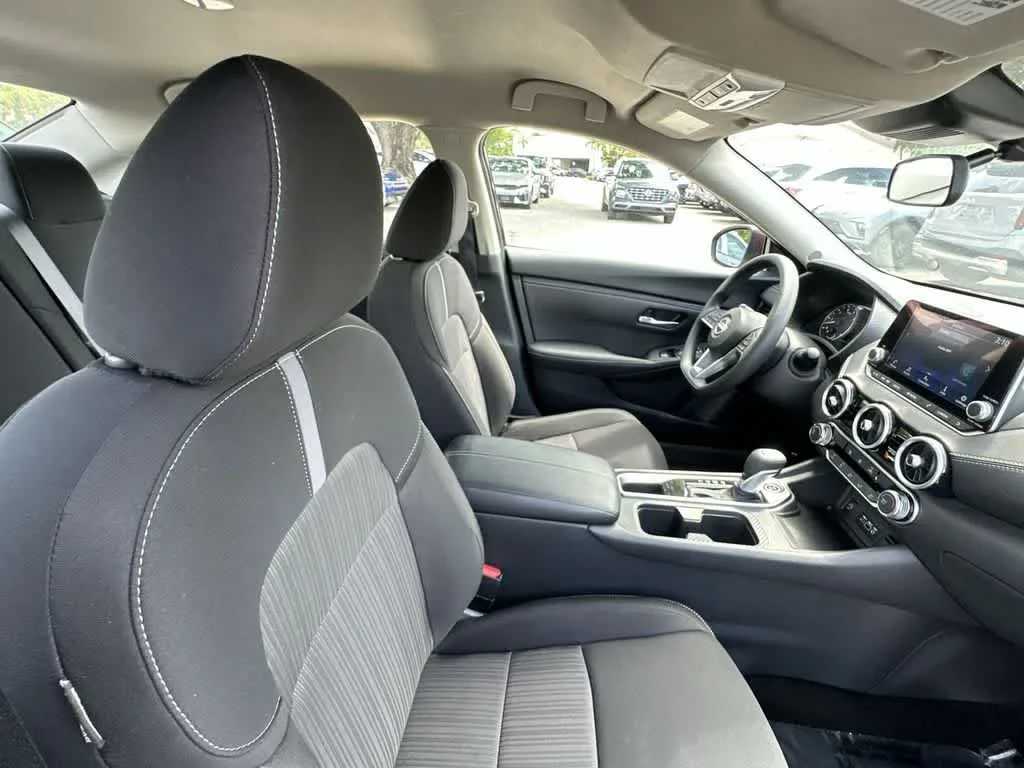 2025 Nissan Sentra SV photo 14