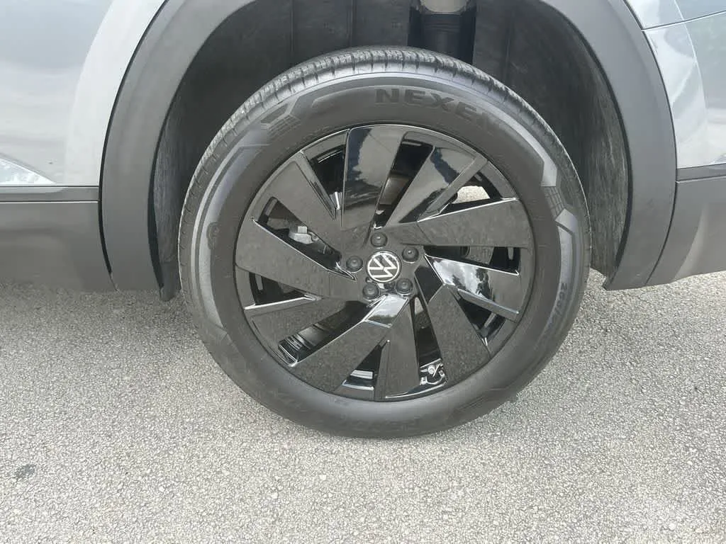 2024 Volkswagen Atlas 2.0T SE w/Technology photo 10