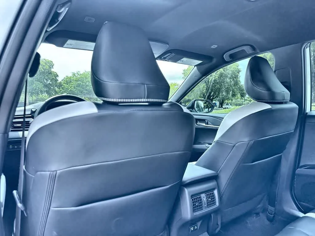 2025 Toyota Camry SE photo 23