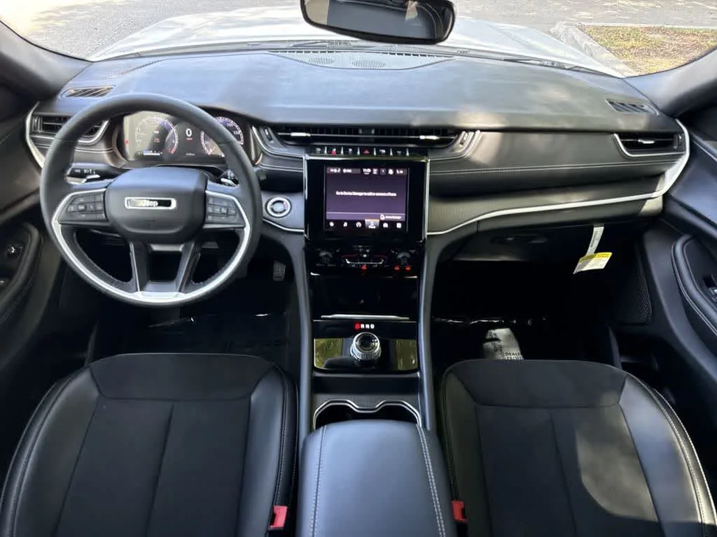 2024 Jeep Grand Cherokee L Altitude photo 22