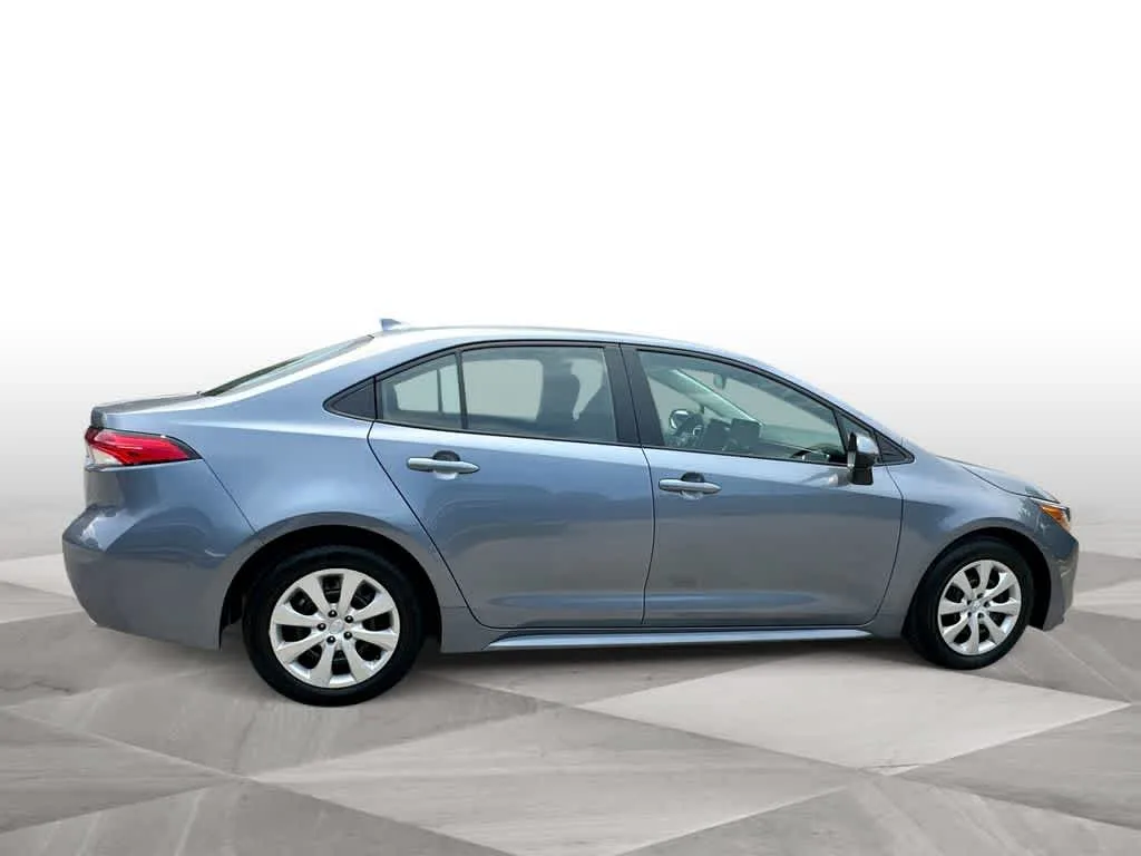 2025 Toyota Corolla LE photo 9